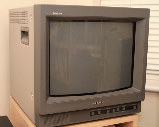Sony PVM-14L1 PAL CRT monitor